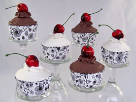 Cupcakes with Chocolate and Vanilla Frosting